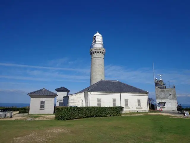 面朝日本海的美麗石造燈塔