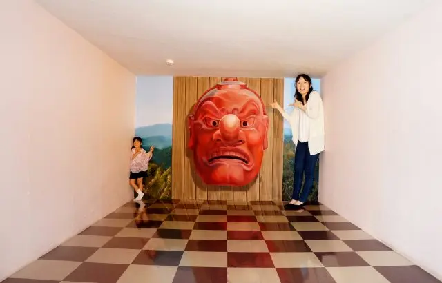 Immersive and photogenic arts! A vast collection of astonishing and enjoyable optical illusion art awaits.