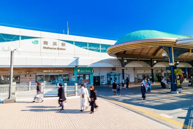 Maihama Station is the closest station to Tokyo Disneyland.