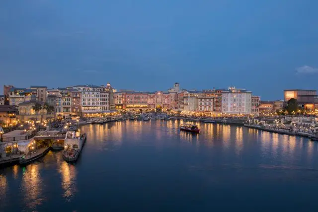 Tokyo DisneySea offers romantic landscapes that stretch out before you.