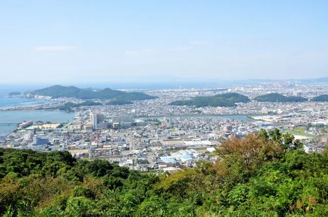 和歌山の中枢エリアと言える和歌山市の街並み