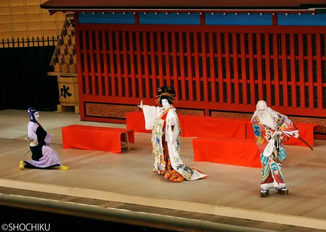 When you feel that something is wonderful or beautiful during a performance, be sure to applaud the Kabuki actors.