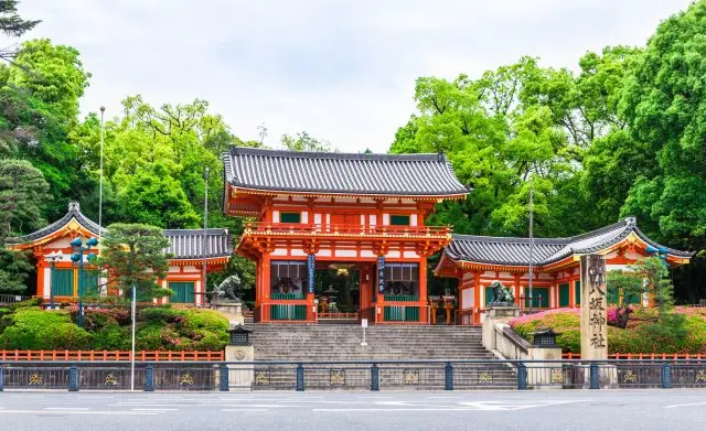 祇園之名來自於「祇園祭」發祥地的「八坂神社」