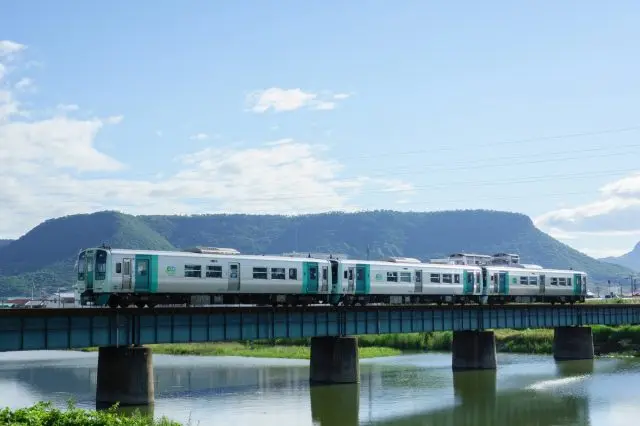 從車窗眺望香川獨有的風景，也是旅途的樂趣之一