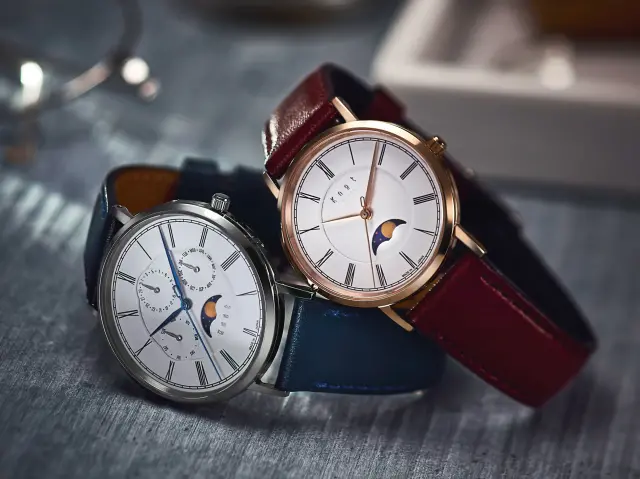 Classic Moon Phase: Adorn your wrist with the phases of the moon.
Left to right  38mm: 24,750yen, 34mm: 24,200yen
(Price points refer to watch face only; straps sold separately)
