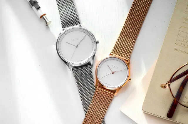 New Generation Solar Watch: With a case thickness of just 6mm.
Left to right  38mm: 23,750yen, 32mm: 24,850yen
(Price points refer to watch face only; straps sold separately)
