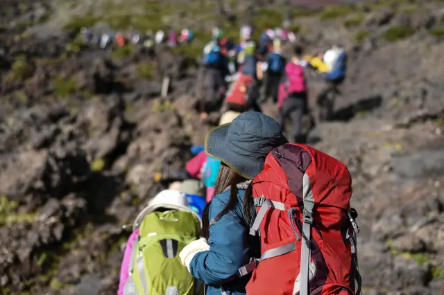 登山渋滞を発生させないためにも、弾丸登山はやめよう