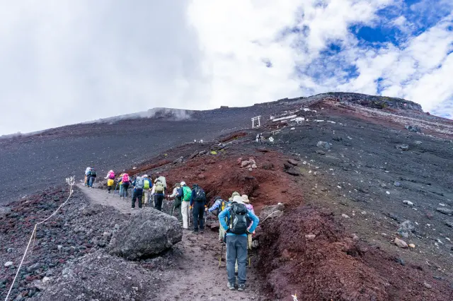 落石・滑落には充分すぎるほど注意してほしい