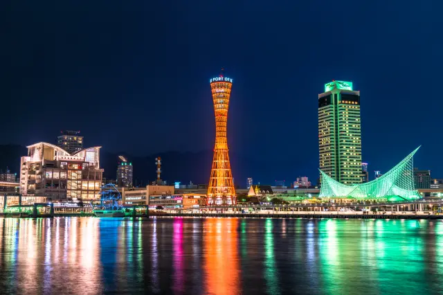 在神戶夜景中格外醒目的「神戶港塔」