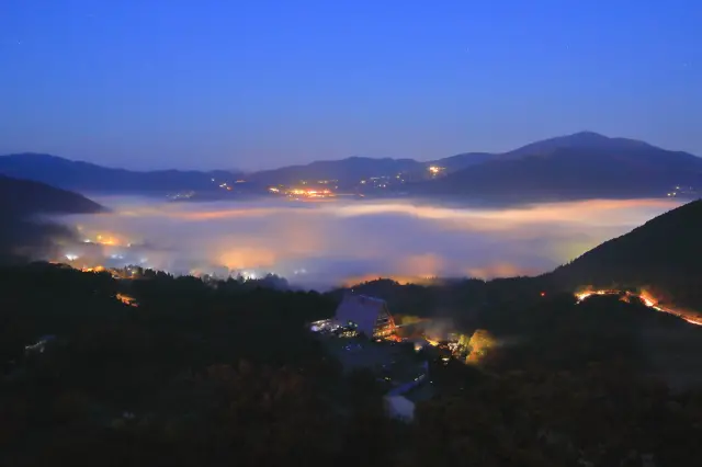 被云海笼罩的由布院地区