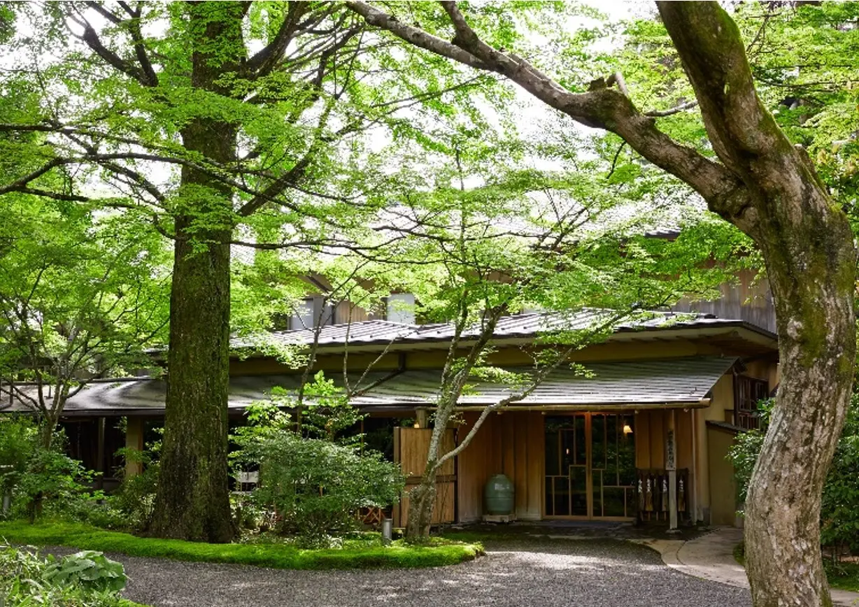 自然豊かな庭園の中でゆったり過ごせる老舗旅館