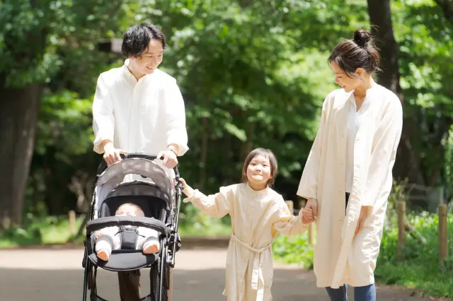 Enjoy a smooth and comfortable trip around Okinawa with your family