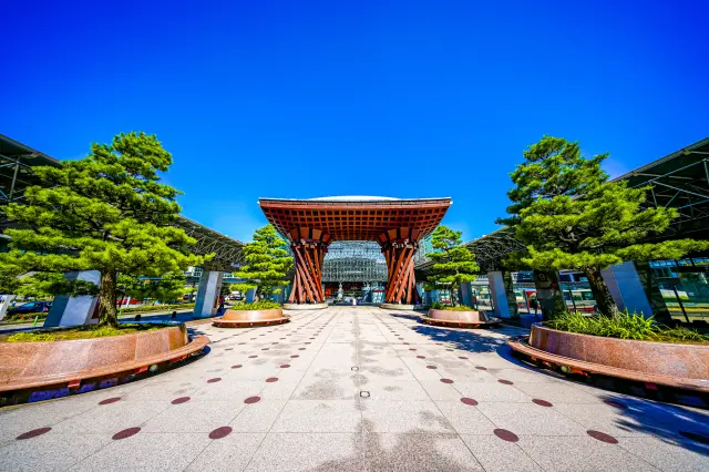 「世界で最も美しい14駅」のひとつに選ばれた「金沢駅」