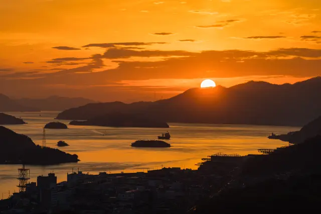 夕陽染紅的瀨戶內海絕景