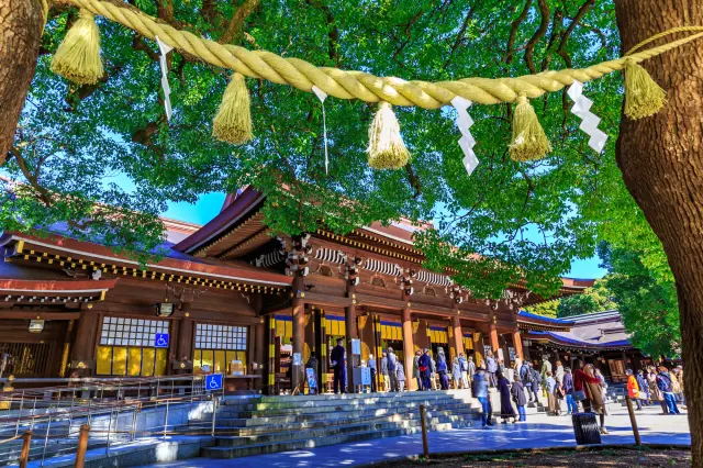 各種各樣的神明被供奉在不同地區的大小神社中