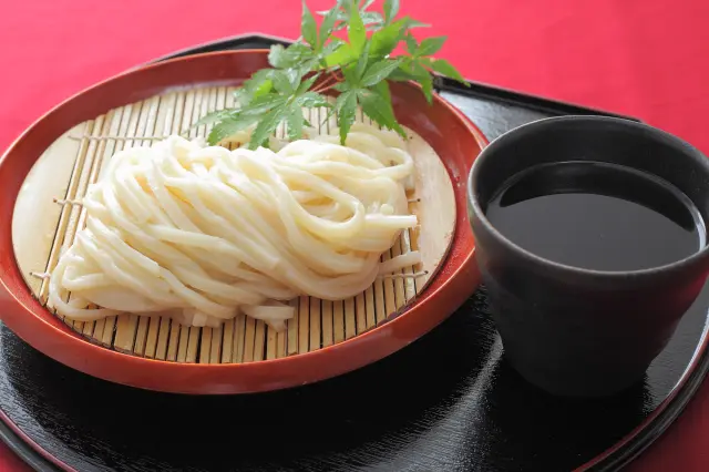 最适合在炎热的夏天吃的笊篱乌冬面