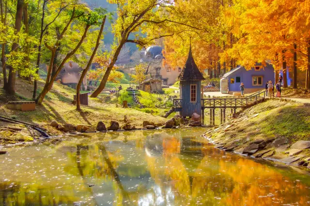 Step out with the MOOMINVALLEY PARK Ticket & Travel Pass! A world in the full color of autumn awaits at this Nordic-Inspired Moomin escape. 