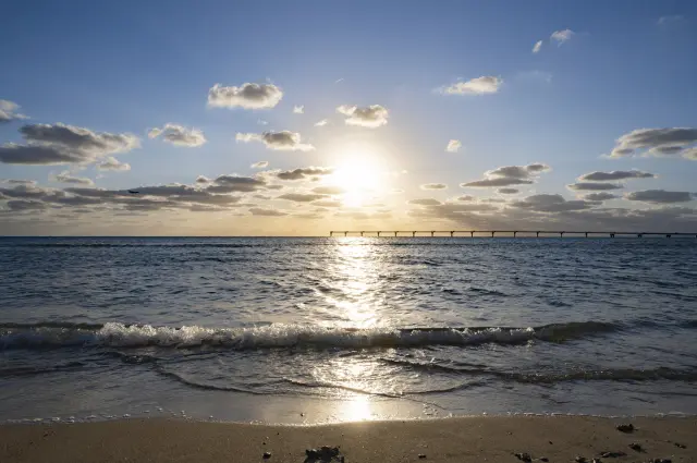 美しい景色を見ながら美しいビーチを散策してみよう