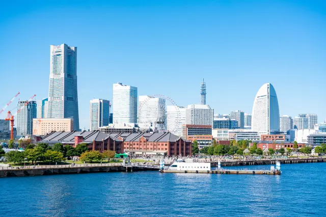 Minato Mirai offers beautiful views and great shopping.