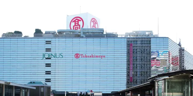 A shopping &amp; dining spot where history and tradition meet the latest trends