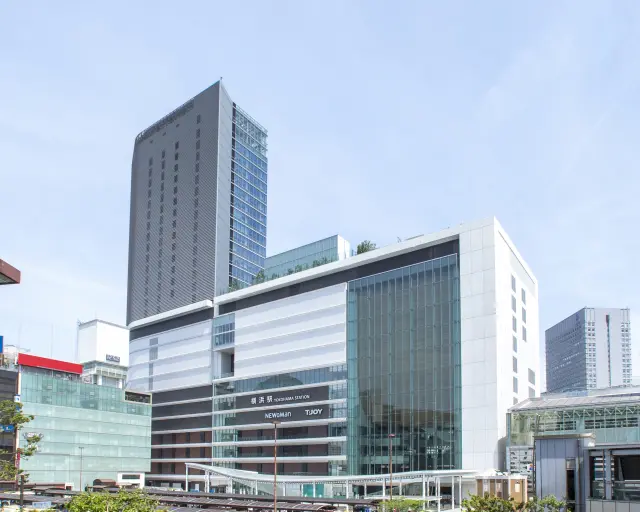 Directly connected to Yokohama Station, a mall that inspires grown-up women