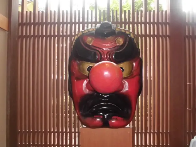 덴구 모뉴먼트. 함께 사진을 찍으면 좋은 일이 생길지도⁉︎