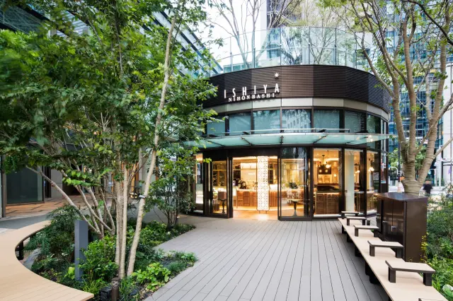 A moment of sophisticated serenity with signature café sweets.