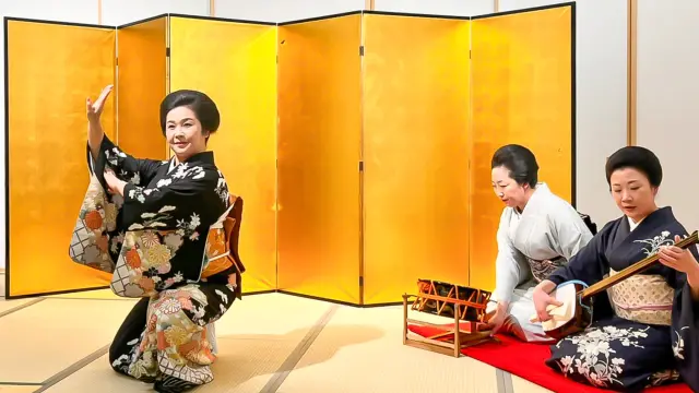 藝妓們與客人沒有距離，直率又親近。這種氛圍正是八王子花街的魅力