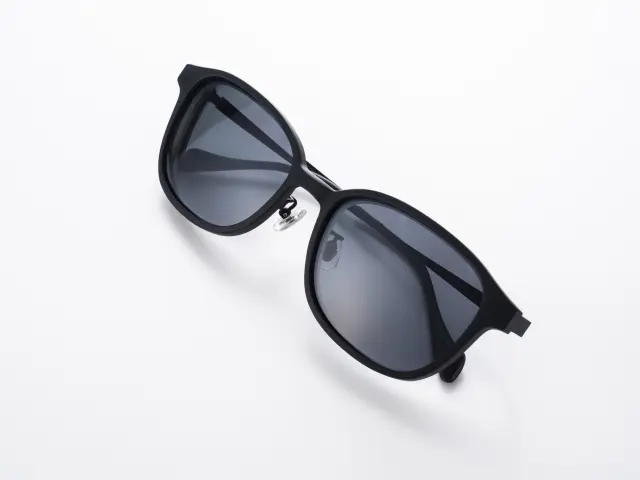 진한 색상의 선글라스라고 해서 반드시 UV 차단 효과가 있는 것은 아니니 주의해야 합니다.