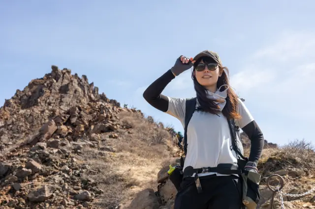 반팔과 언더웨어 또는 암커버를 조합하여 철저하게 자외선 차단 대책을 세우세요.