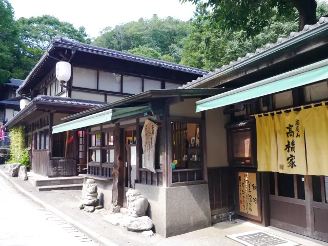 타카하시야의 고풍스러운 외관도 매력 중 하나입니다.