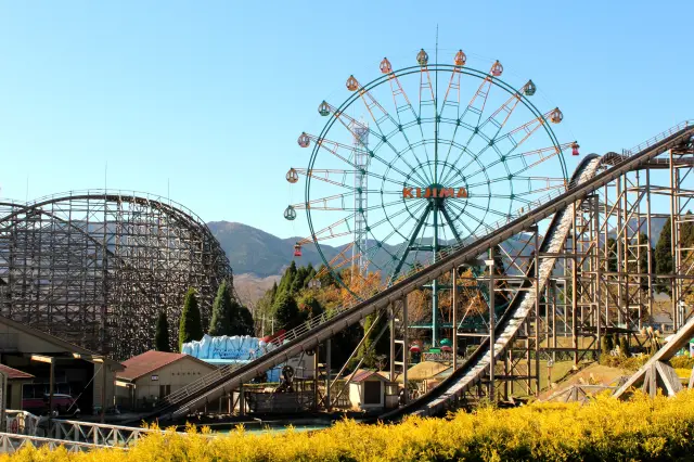 有遊樂園、飯店、高爾夫場的高原娛樂設施