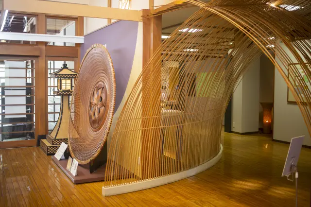 館內展出了精湛細緻、極具觀賞價值的竹細工作品