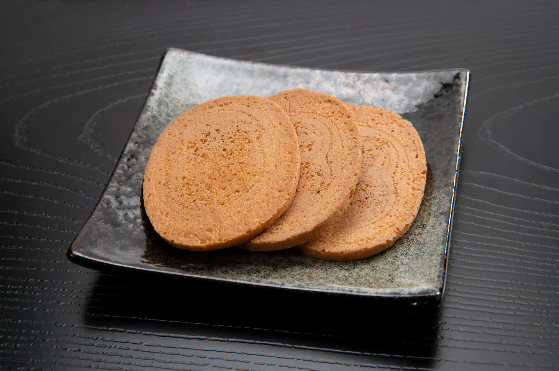 大分ならではの料理「とり天」をアレンジしたお菓子