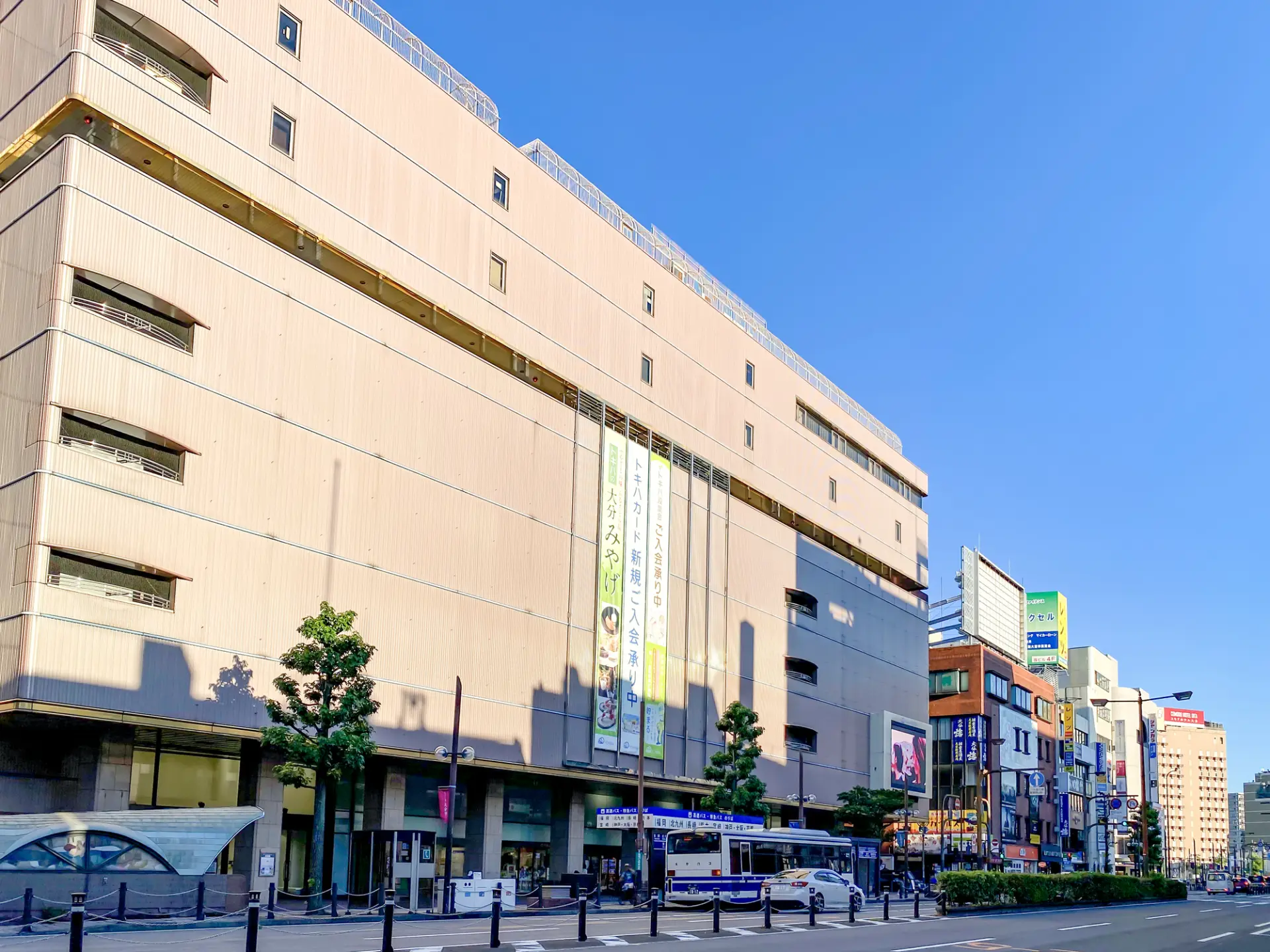 別府ならではのグルメ・お土産が見つかる百貨店