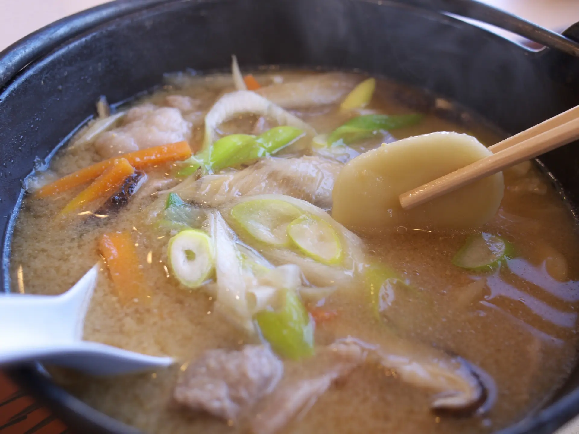 落ち着いた雰囲気の中で大分の郷土料理と甘味を楽しめる人気店（※写真はイメージです。）