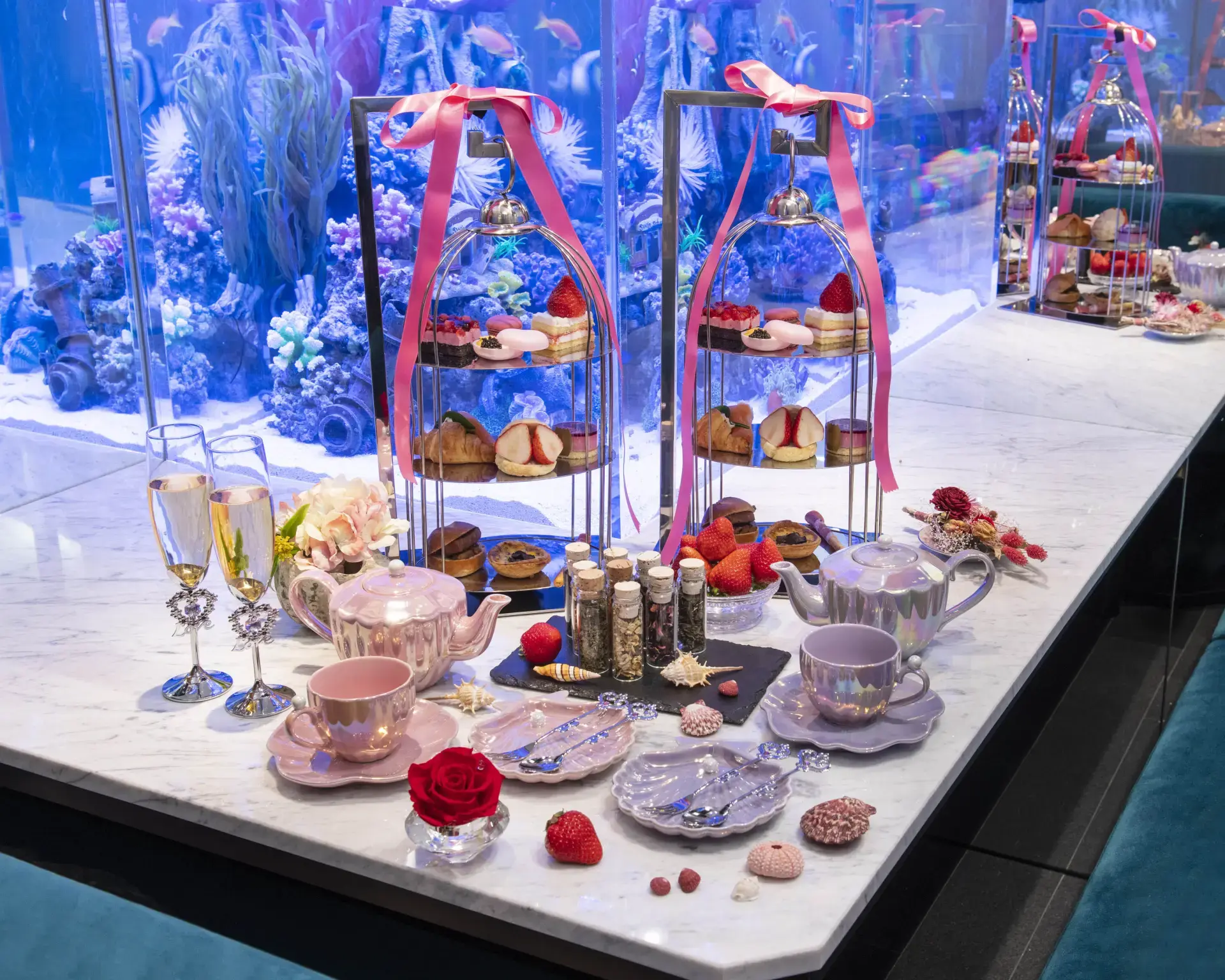 在以豪華客船為靈感的非日常空間中,品味創意法式料理