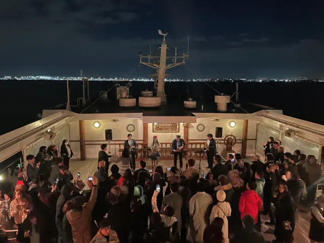 The only cruise where you can enjoy live brass band performances on board is the Countdown Cruise.