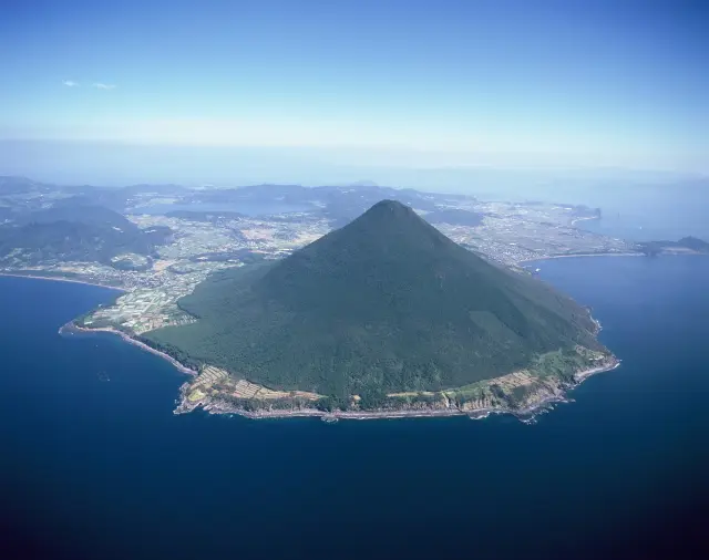 從美麗的「薩摩富士」山頂用全景視角觀賞鹿兒島的知名景點