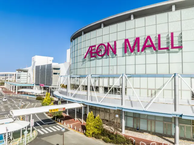 距离仙台机场和JR仙台站极近，是东北规模最大的购物中心