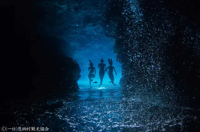 可欣賞蔚藍閃耀的夢幻景色，深受潛水愛好者喜愛的熱門潛水勝地