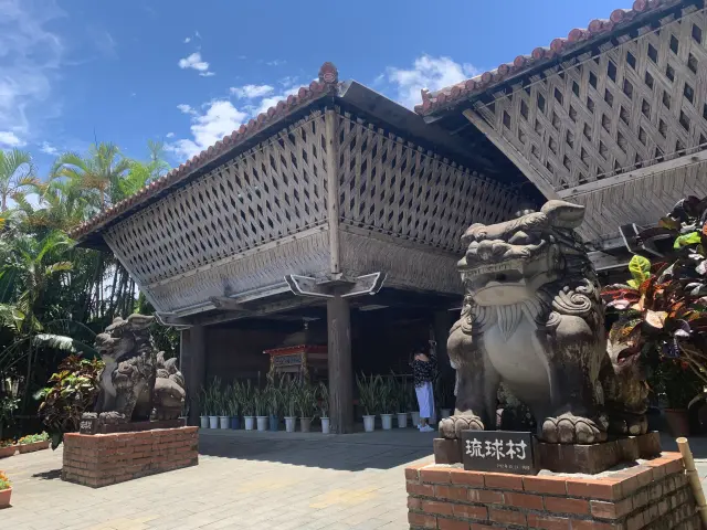 重現古色古香琉球村落的主題公園，有許多能瞭解沖繩文化的體驗