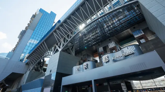 作為京都的門戶，京都站內與周邊地區擁有眾多精彩景點