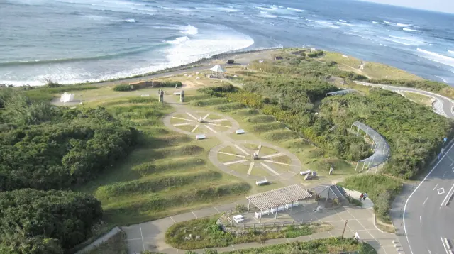 聆聽海浪聲，沉浸於大自然孕育的壯麗景觀，享受寧靜療癒的時光