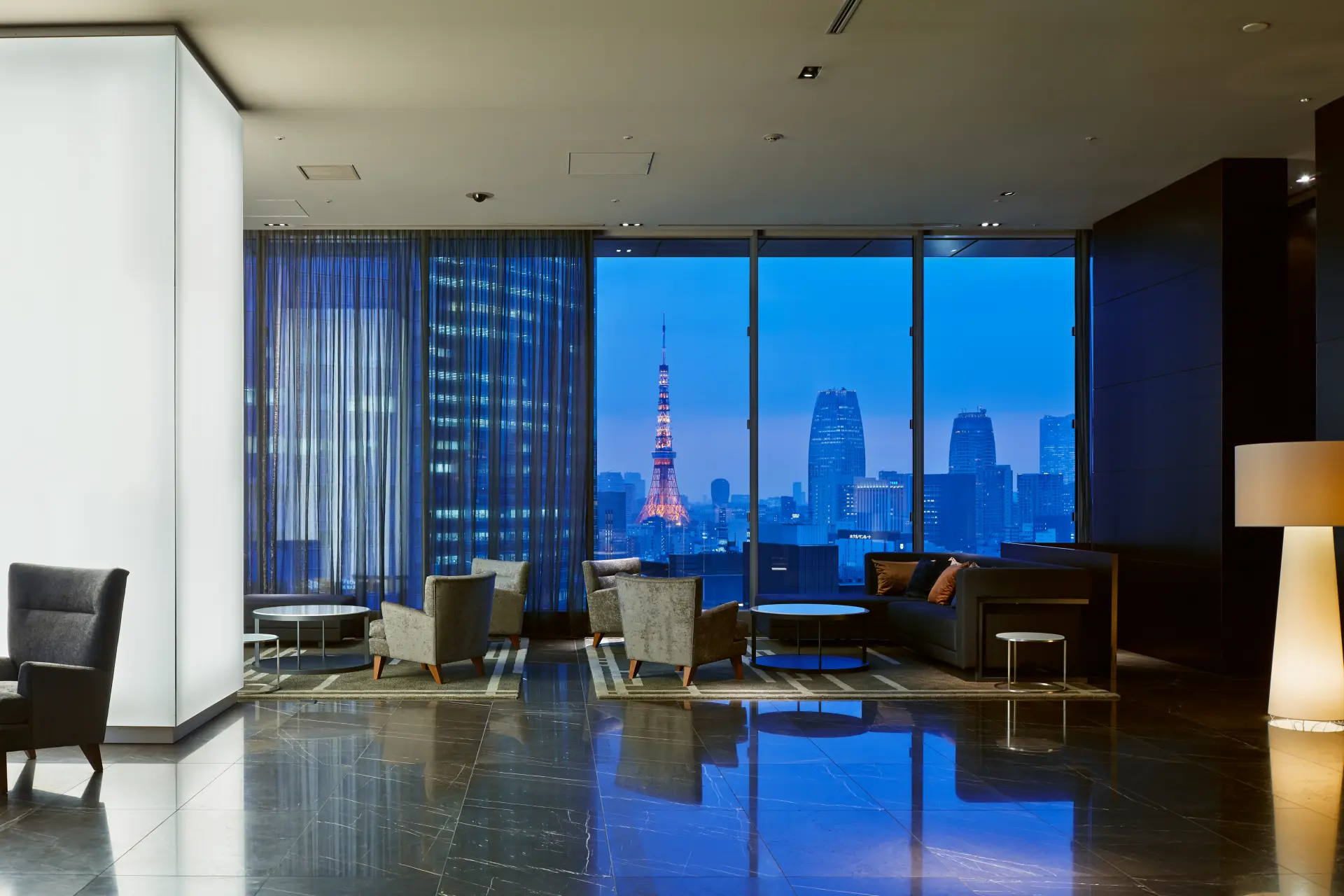 Enjoy Ginza’s night views at this tower-style city hotel with outstanding views