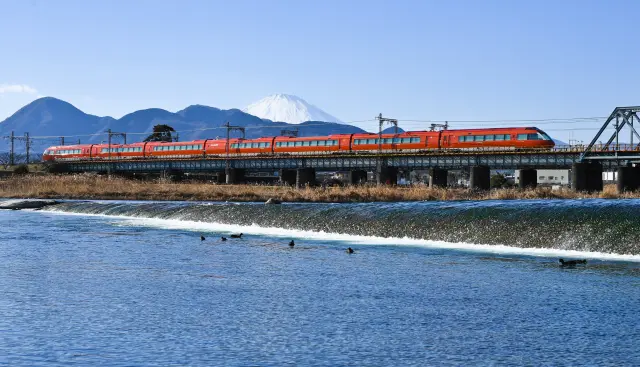 連接新宿與箱根、片瀨江之島等地的特急列車