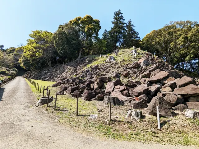 豐臣秀吉在小田原合戰期間作為大本營的陣城遺址。從此處可一覽城下町與相模灣的壯麗景色