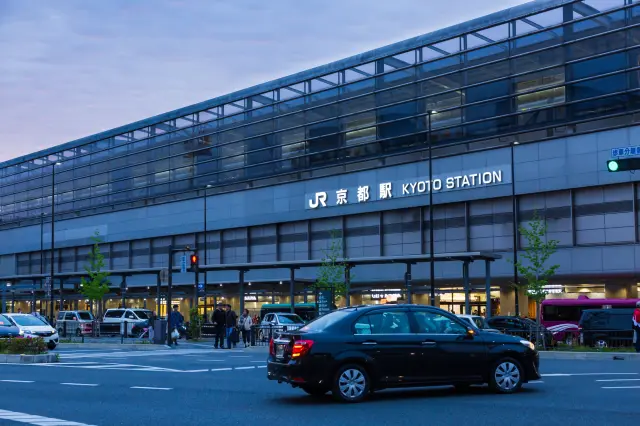 移動中のストレスをなるべく無くしたい方はタクシー・送迎サービスの利用も検討しよう