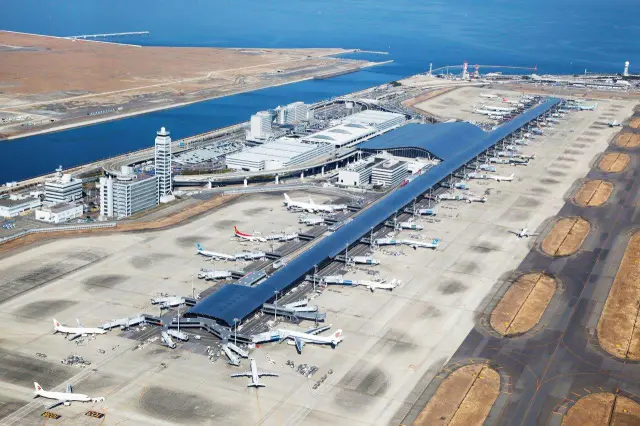 国内外の定期便が集結！ 大阪湾に浮かぶ西日本の玄関口