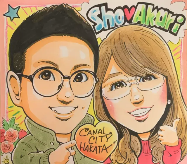 留作旅行紀念！實力派插畫家現場以個性筆觸為兩人畫出獨一無二的似顏繪